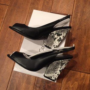 Vtg Calvin Klein Ladies Blk&Wht Wedge Heel  Sz 9.5